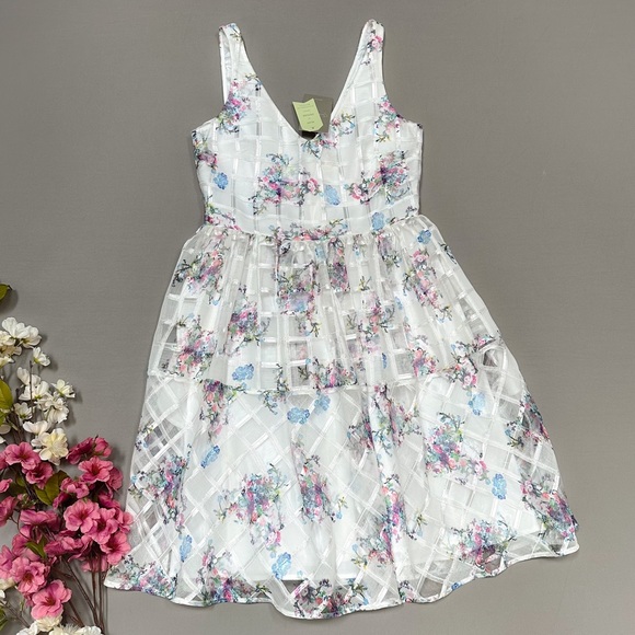 NWT!! Anthropologie MAEVE white Garden Peony fairy cottage core dress, 8. - Picture 4 of 8